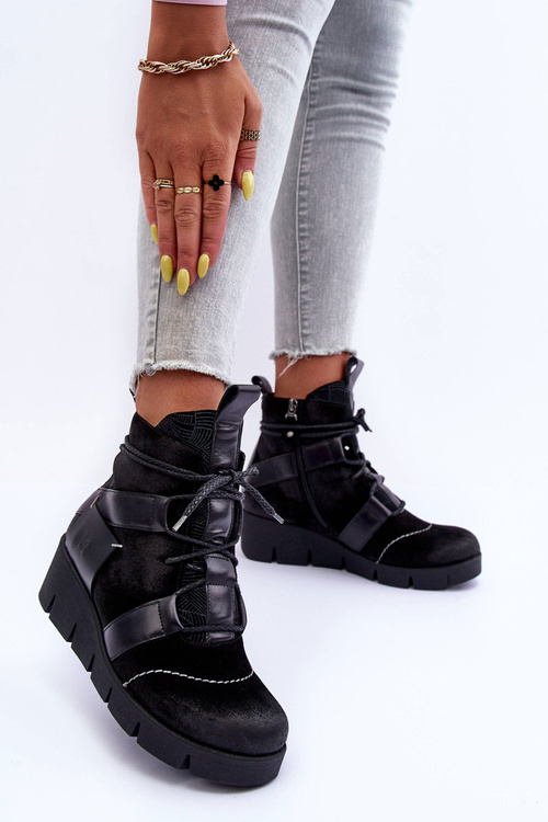 Kožené boty na koturnu Maciejka 06185-01 Černá