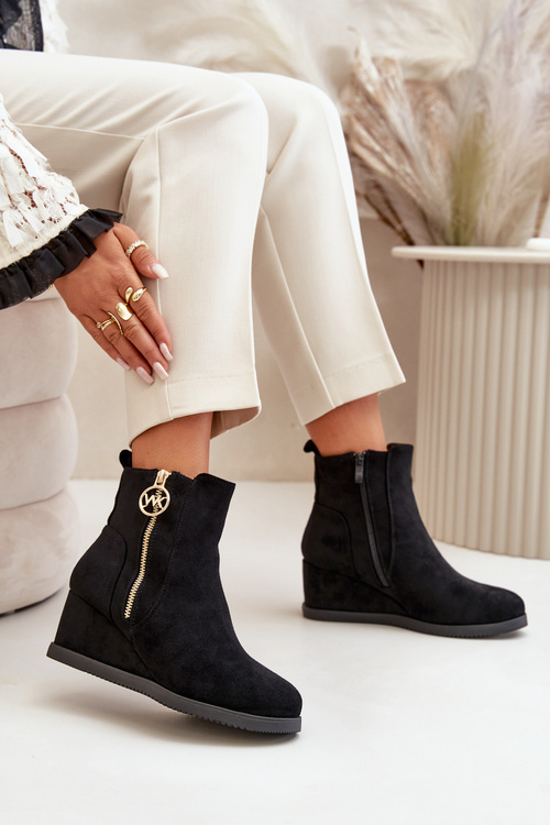 Sumere Izolované kliny s dekoráciou čierna vere