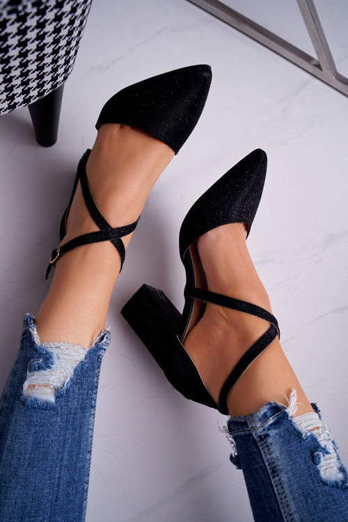 Dámske pumpy na čiernom persetovom trblietavom príspevku