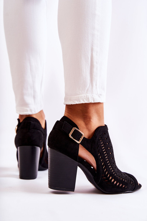 Dámske topánky s čiernou farbou za nami na jar