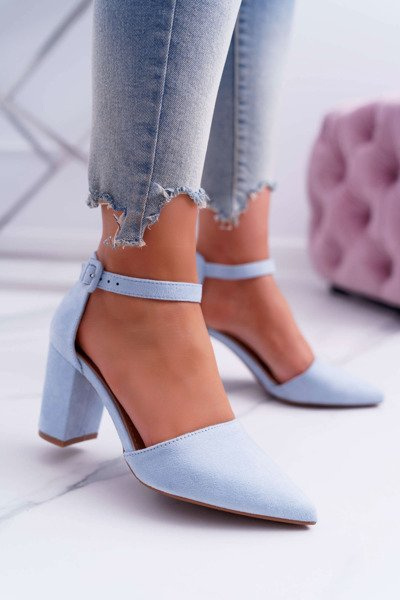 Dámske pumpy na modrom pilieri madamstyle