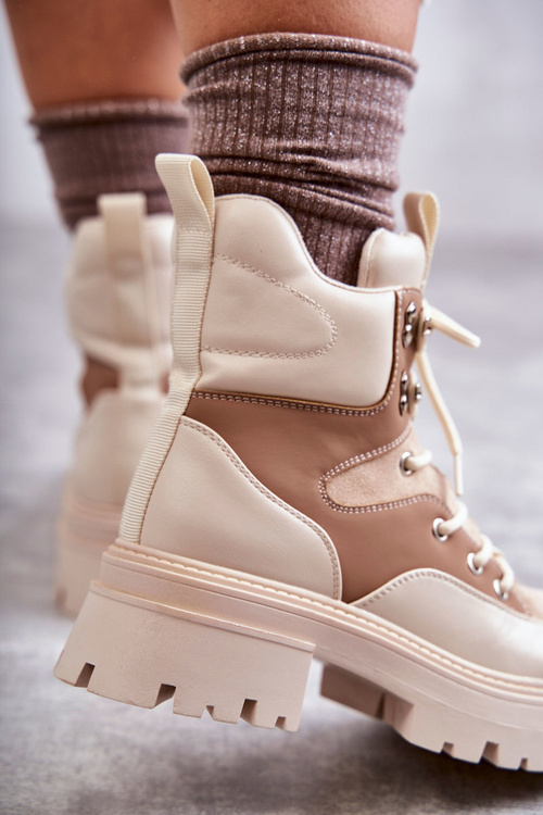 Izolované topánky béžové hnedé osadenie