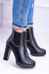 Black Slip -up Boots na príspevku Bernatt