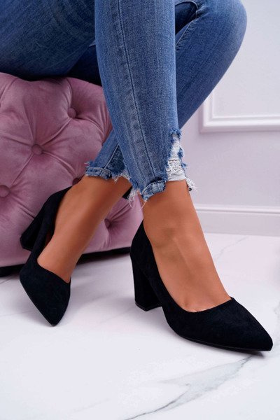 Dámske pumpy na semišovom stĺpe čierne femmini
