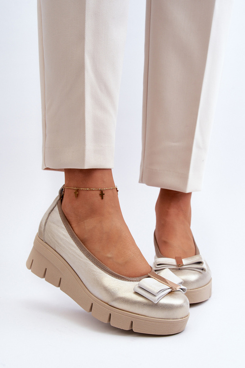 Kozačky ze syntetické kůže na platformě s ozdobou Zlaté Lewski 3384