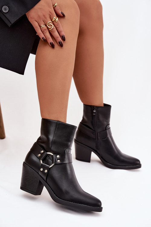 Zateplené dámské kotníkové boty na podpatku s ozdobným prvkem černé Jurelle