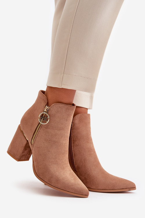 Dámské boty na podpatku se špičatou špičkou eko semišové zateplené hnědé Raisha