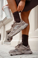 Odstíny hnědé a béžové