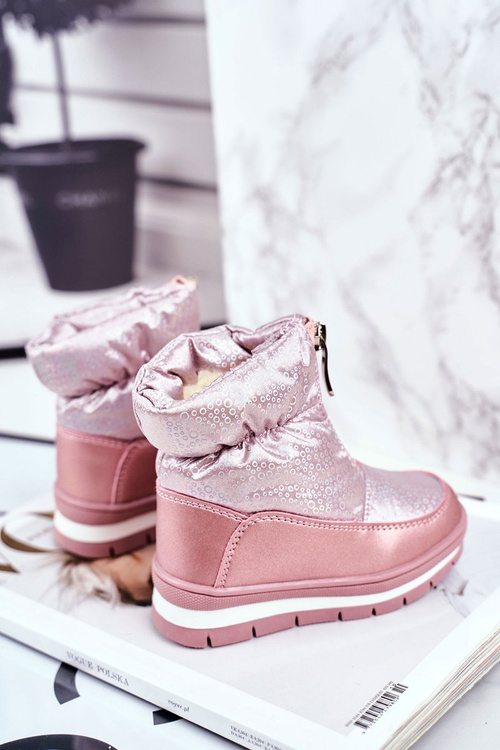 Detské snehové topánky izolované ružovými vlnenými bublinkami