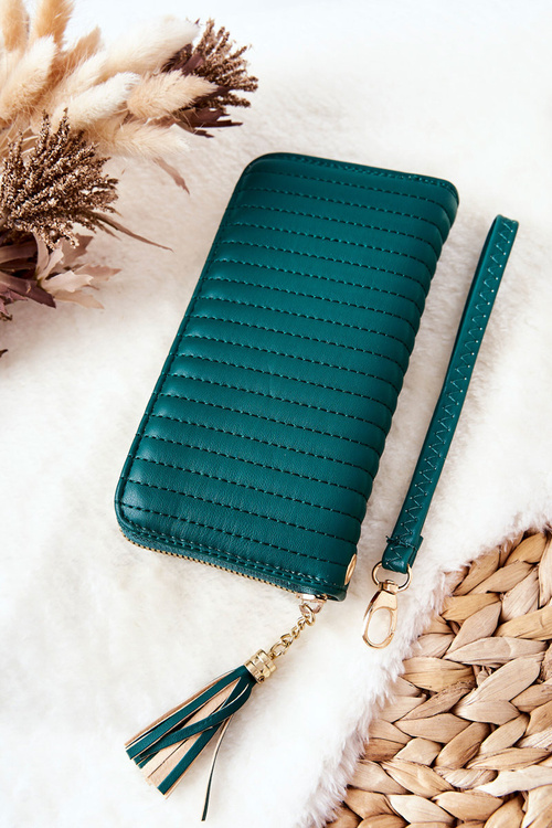 Veľká prešívaná peňaženka so zeleným popruhom