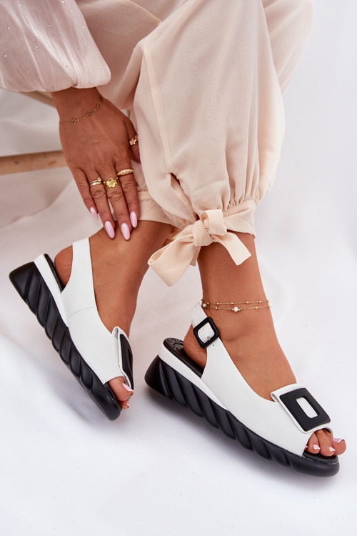 Kožené dámske sandále na klinu s ozdobou Artiker 56C2157 biele