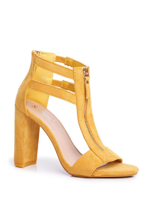 Semišové sandále na stĺpej žltej hlúposti