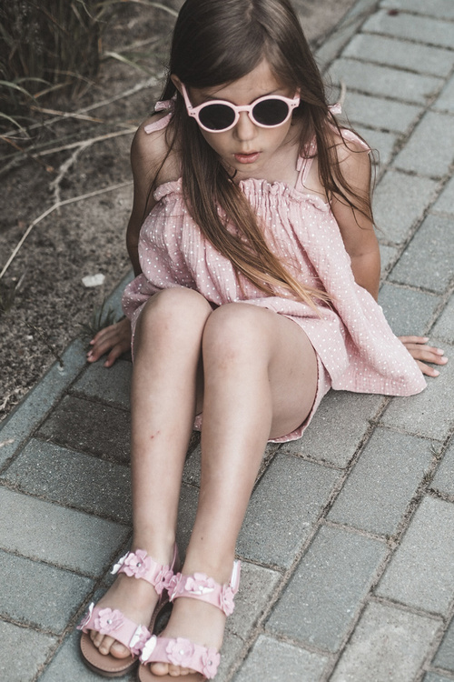 Lakýrované dětské sandálky ozdobené květy Růžové Tinette