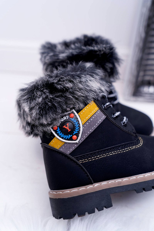 Chlapci pre deti izolované kožušinou čiernych topánok Cobi
