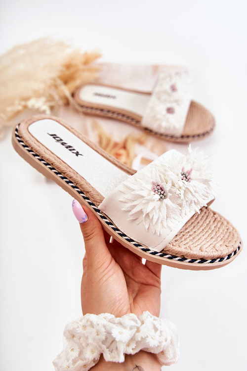 Dámske žabky s materiálovými kvetmi biela Susana