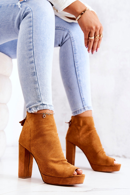 Topánky na príspevku objavili prsty ťavú zbožňu