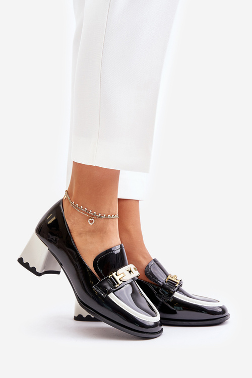 Lakovane Dámske Poltopánky Na Opätku S Dekoráciou Čierne Artiker 55C1002