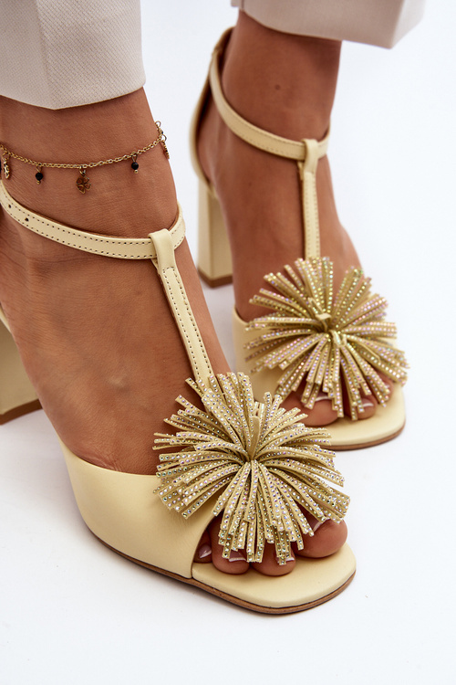 Kožené sandály na podpatku s ozdobou Laura Messi 2758 béžové