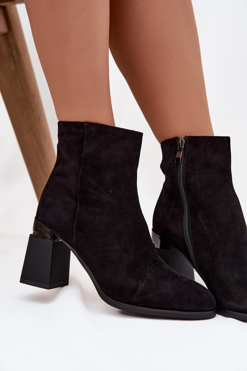 Dámske čižmy z prírodného semišu na podpätku s podšívkou D&A CR52-718 Čierne