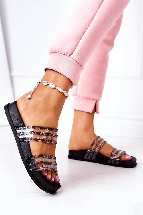 Čierna slečna, gumová flip -flops so zirkónmi
