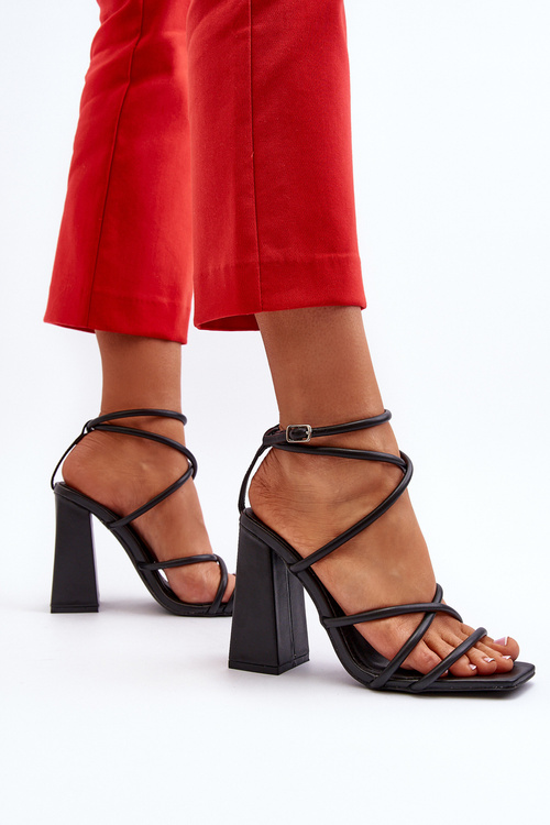 Módne sandále na opätku čierne Josette