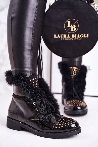 Ženské izolované topánky s kamienkami a kožušinami lakované glam