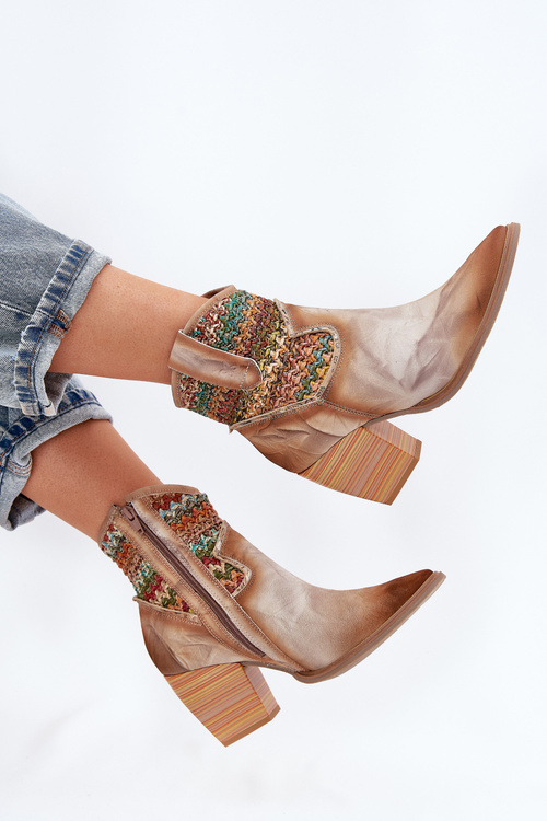 Kožené Boty Kovbojky Na Podpatku S Dekorativním Pletením Maciejka 06810-29 Multikolor