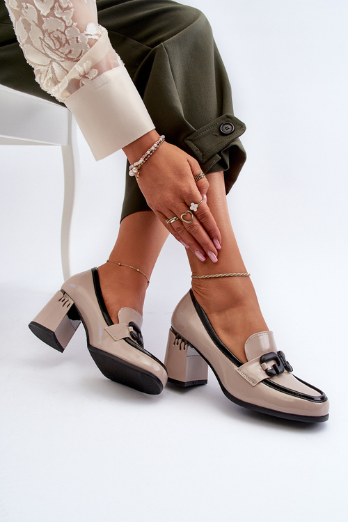 Dámske lakové topánky na opätku béžové D&A MR38-973