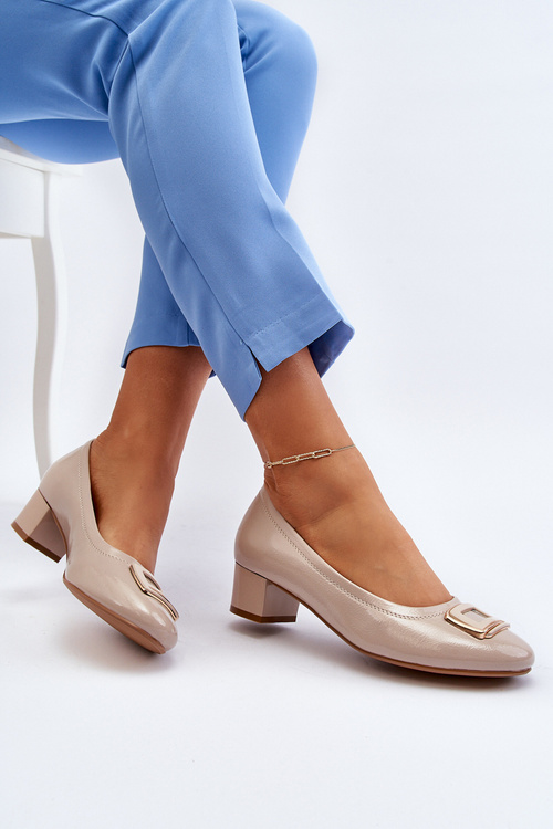 Lakované členkové topánky na opätku s ozdobou béžové Enollia