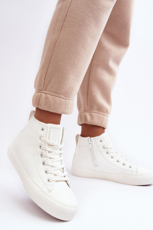 Dámske tenisky izolované bielym veľkou hviezdou MM274017 Zip