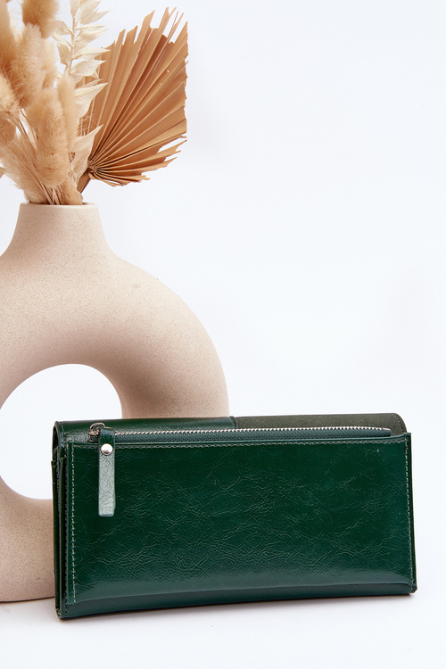 Dámska peňaženka pripevnená magnetom tmavej -zelenou harlom