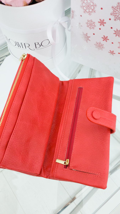 Veľká dámska červená peňaženka