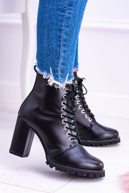 Lu Boo Černé boty na baru Harley