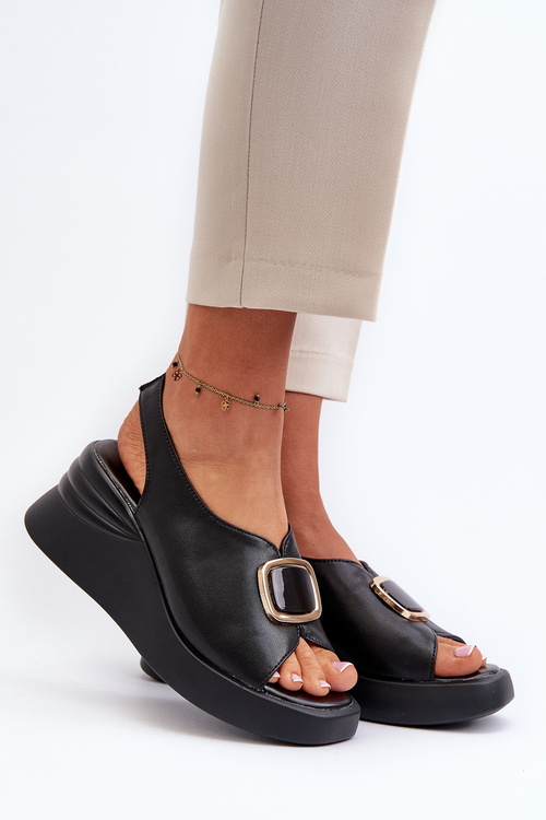 Kožené dámské sandály na klíně s ozdobou černé Salvania