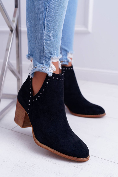 Ženské topánky na stĺpi vložené výrezmi čiernymi manimanmi