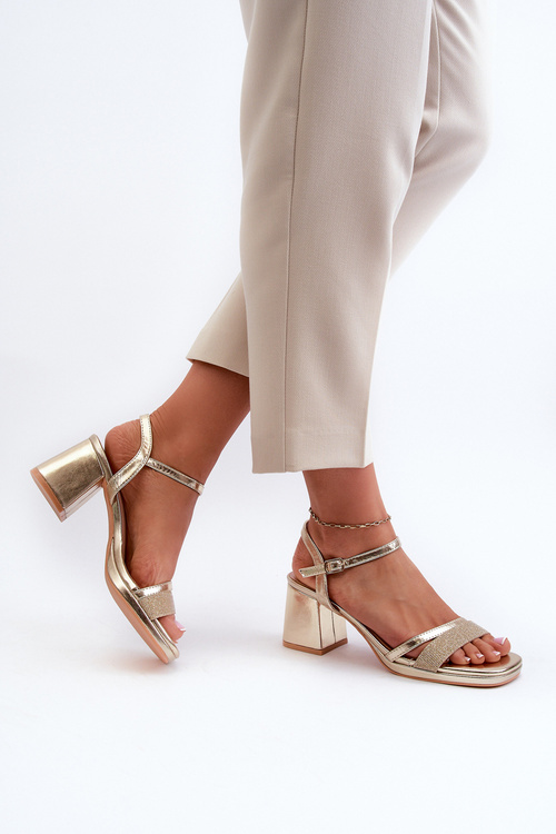 Dámské sandály Na podpatku s lesklým páskem Zlaté Tessata