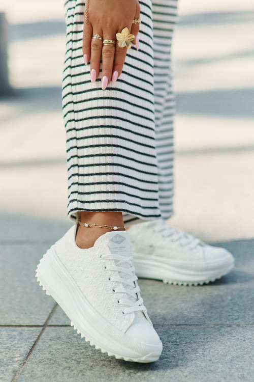 Dámske Tenisky S Vyšívaním Na Platforme Lee Cooper LCW-25-31-3465L Biele