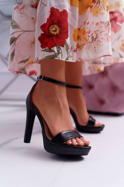 Dámske vysoké podpätky z platformy Black Ellania