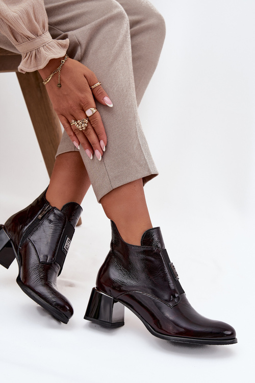 Kožené lakované kotníkové boty na klínku s ozdobným detailem zateplené Zazoo 60560 bordó