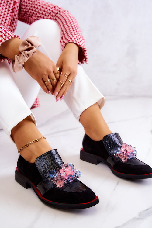 Semišové topánky s čiernou a červenou dekoráciou Davine