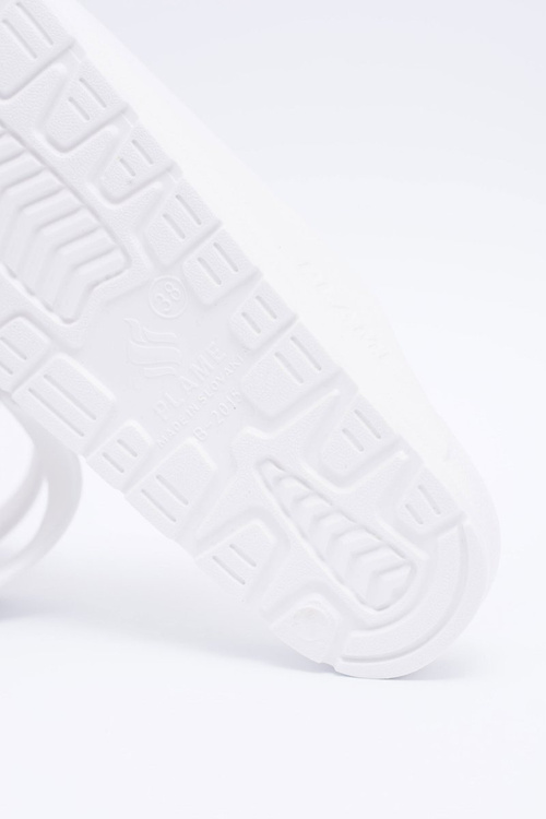 Ľahké biele papuče z bielej záhrady