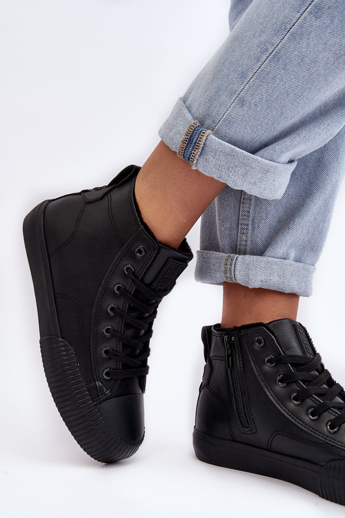 Dámske tenisky izolované čiernou veľkou hviezdou MM274020