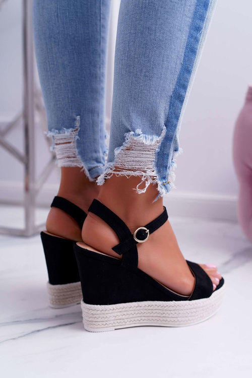 Dámske sandále na čiernych bielizni kliny Liviana