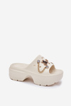Pěnové dámské pantofle na masivní platformě se zlatými ozdobami ecru Ivoriel