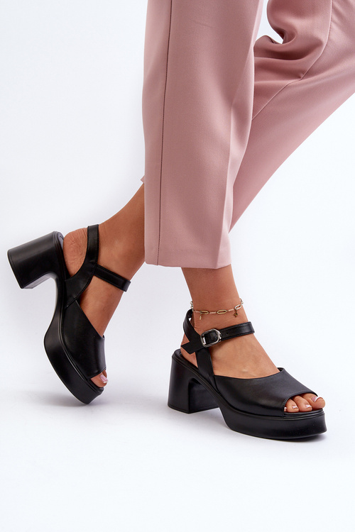 Dámské kožené sandály na podpatku Vinceza 66627 černé