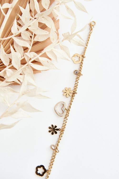 Módny náramok s kvetmi a srdcom zlata