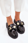 Lakovane mokasíny s mašľou a ozdobnou brošňou čierne Leandriel