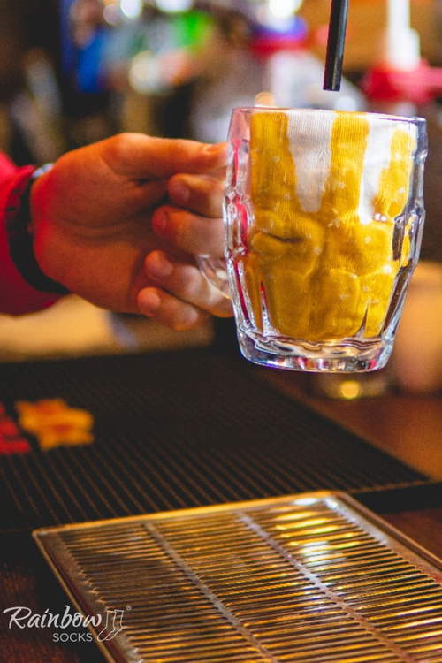 Dúhové ponožky ponožky v plechovke pivo 1 pár
