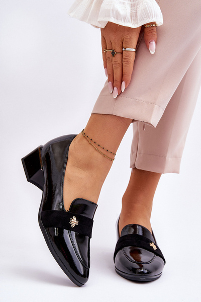 lakované lodičky na nízkém podpatku se zdobením Černé Doria