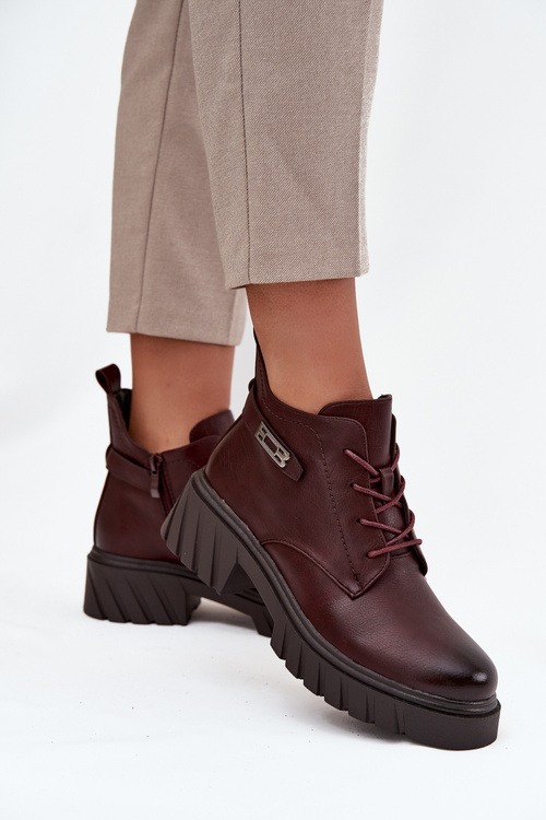 Nízké zateplené dámské kotníkové boty na klínku s ozdobným páskem bordó Therisse